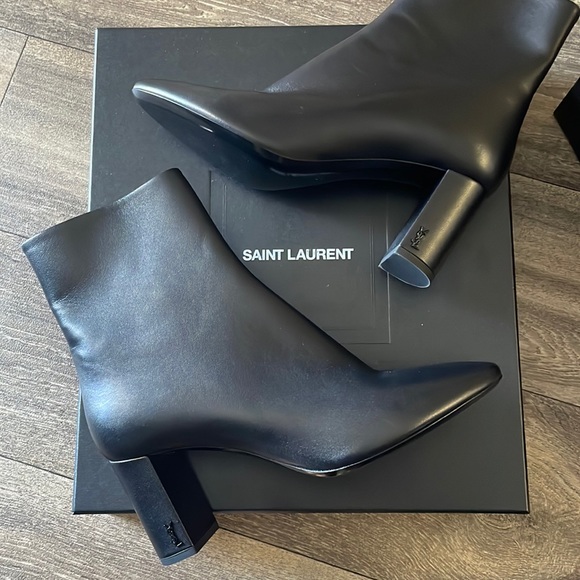 Selling these amazing brand new Saint Laurent booties. - Picture 1 of 7
